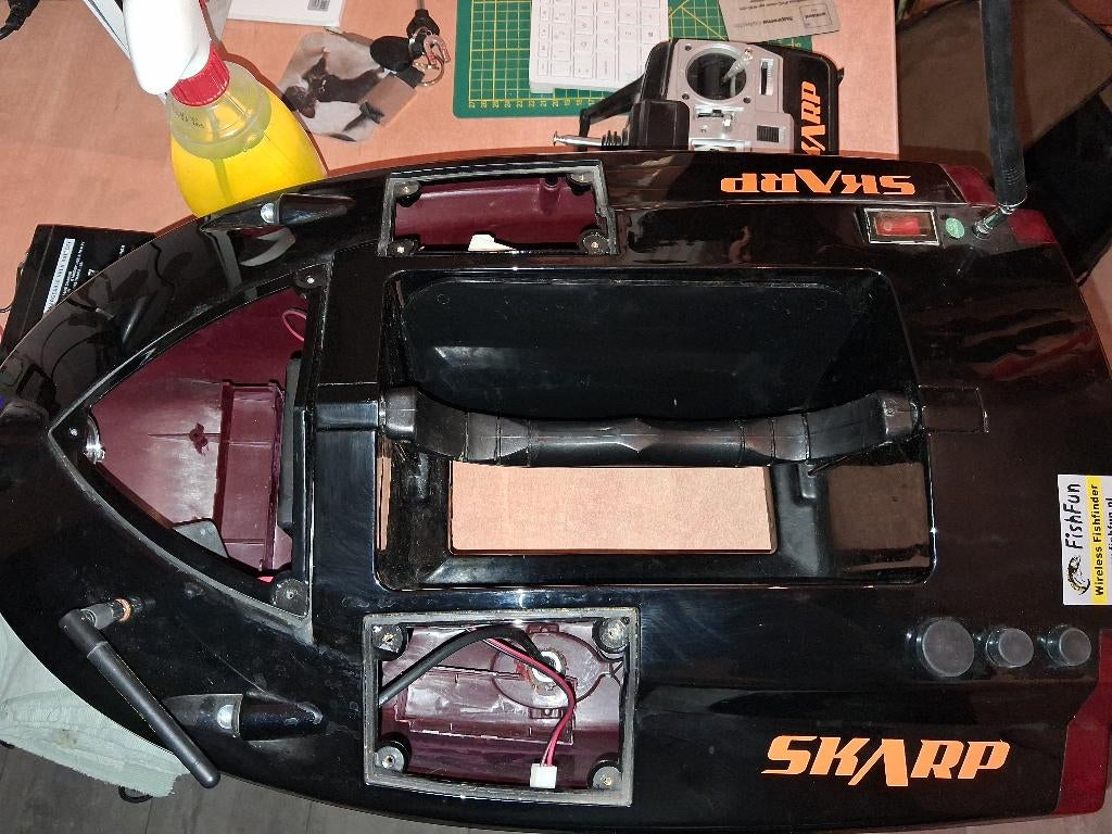 AANGEBODEN SKARP VOERBOOT BAITBOAT S 60, Ophalen of Verzenden, Zo goed als nieuw, Overige typen