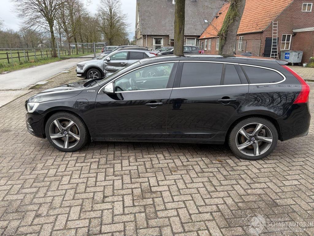 Volvo v-60 2.4 D6 AWD Hybride R Design (bj 2015, automaat), Automaat, Zwart, Stationwagon, Volvo